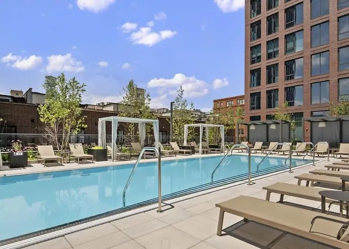 Apartment 3br Elegant Glass Penthouse Pool With Deck & Gym Chicago