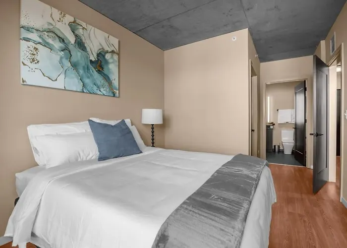 Apartment 3br Elegant Glass Penthouse Pool With Deck & Gym *