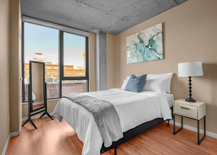 Apartment 3br Elegant Glass Penthouse Pool With Deck & Gym Chicago