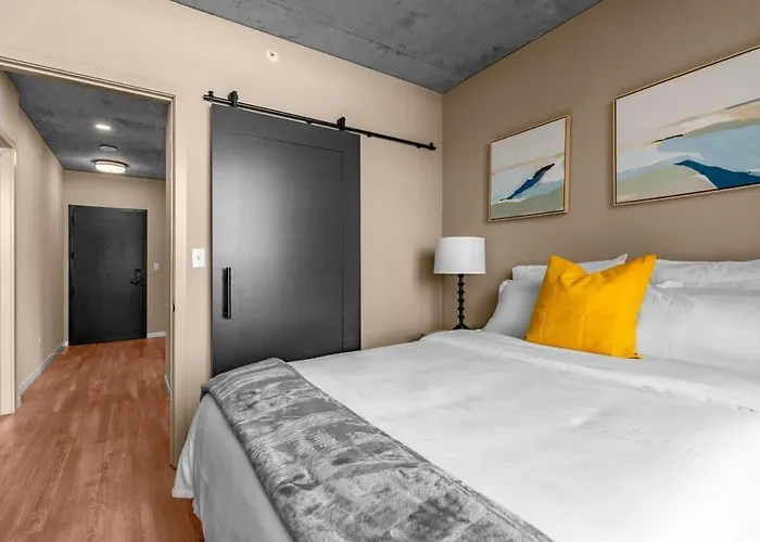 3br Elegant Glass Penthouse Pool With Deck & Gym * Chicago