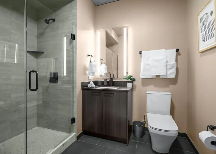 3br Elegant Glass Penthouse Pool With Deck & Gym Chicago