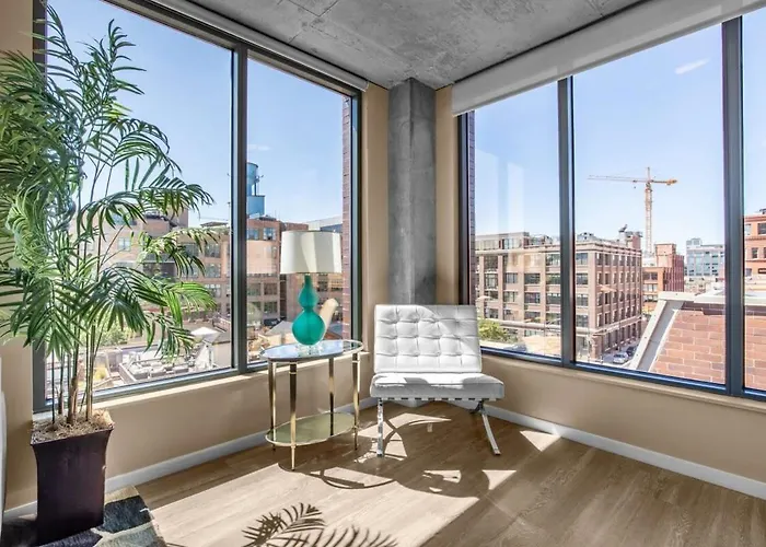 Apartment 3br Elegant Glass Penthouse Pool With Deck & Gym *